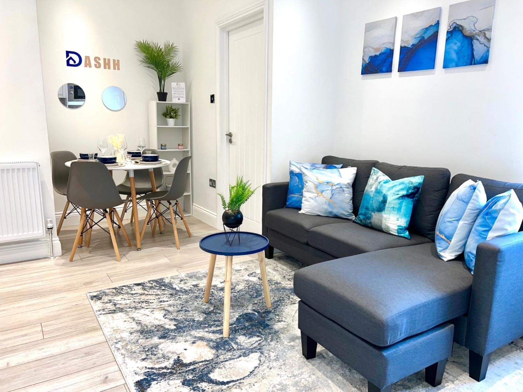 Two Bedroom By Dashh Short Lets & Serviced In Shepherds Bush With Free Wifi