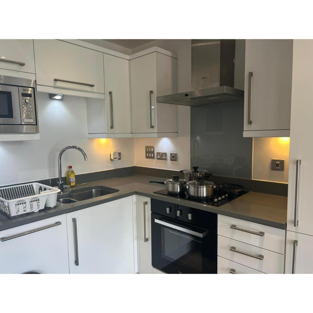 Spacious 1 Bedroom Flat In Kilburn Park F55 Appartement