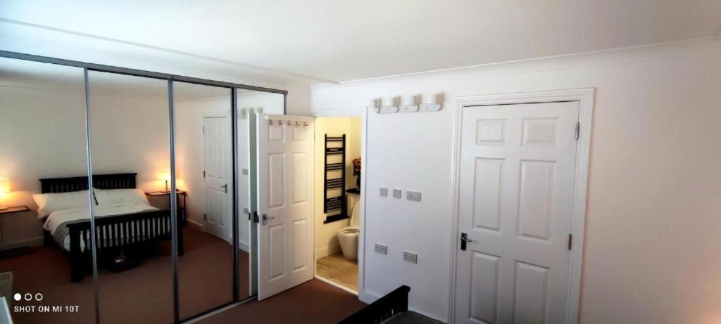 Surrey Quays Residency - Serviced Guest house *