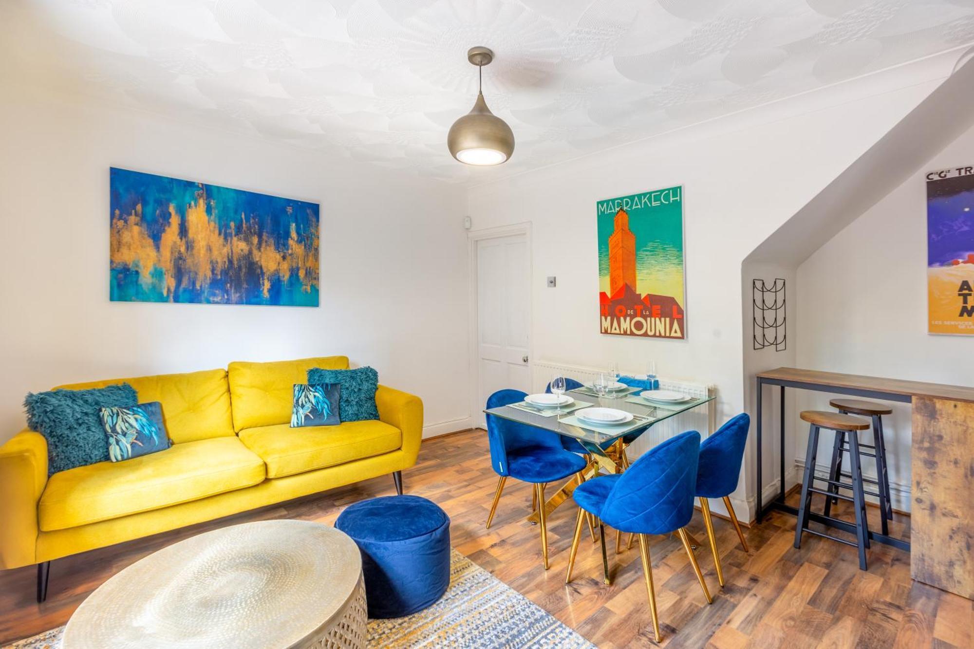 Renovated 2-storey 2br Wgarden Near Angel St Apartment