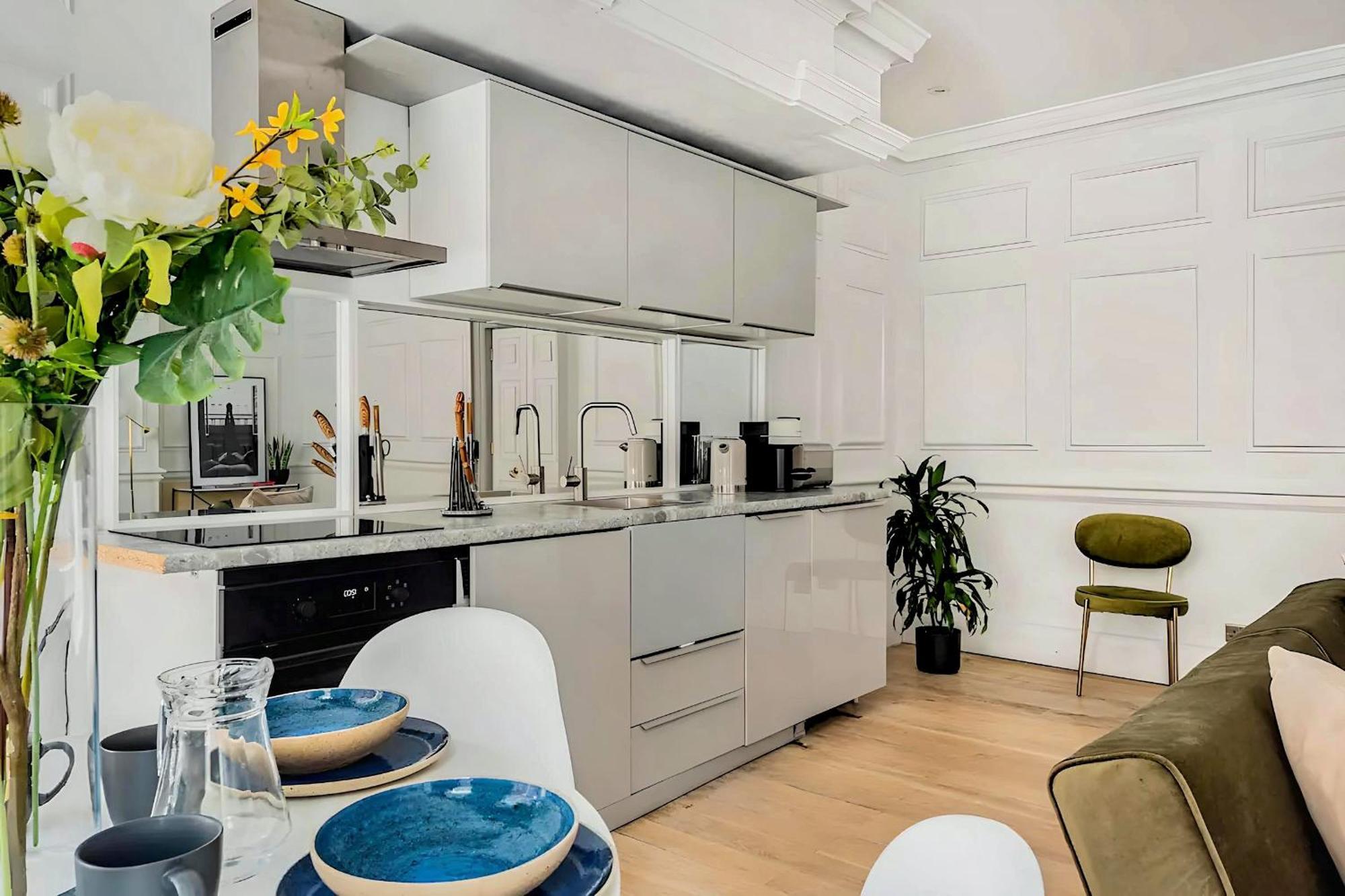 Welcome - At The Piazza! Apartment London