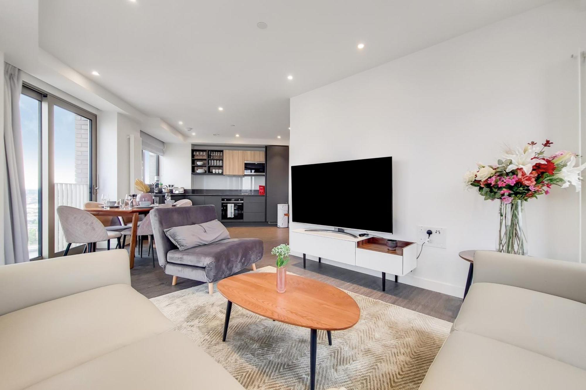 Deluxe Three Bedroom By Excel Apartment *