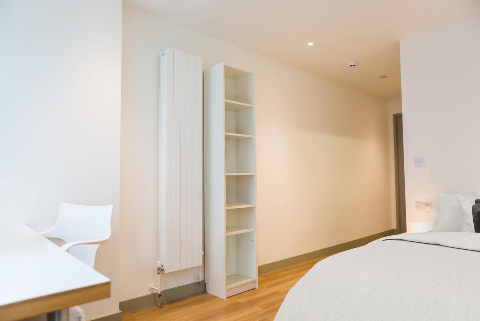 Cosy And At Chapter Aldgate In Apartment London