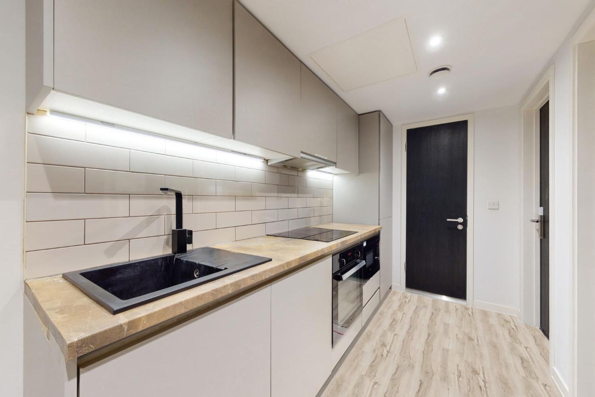 Chapter Ealing: With Tube Station Access Apartment *