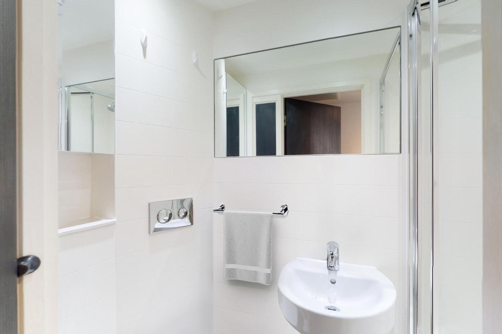Apartment Chapter Ealing: With Tube Station Access *