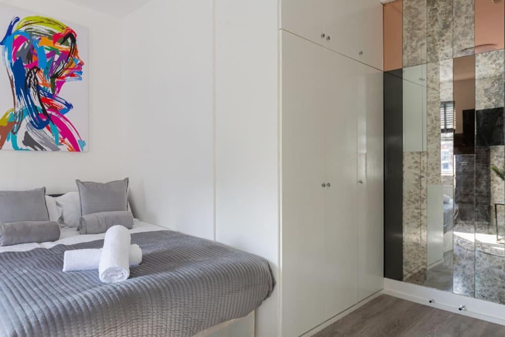 Apt, 8 Min Walk From Tube 3 * London