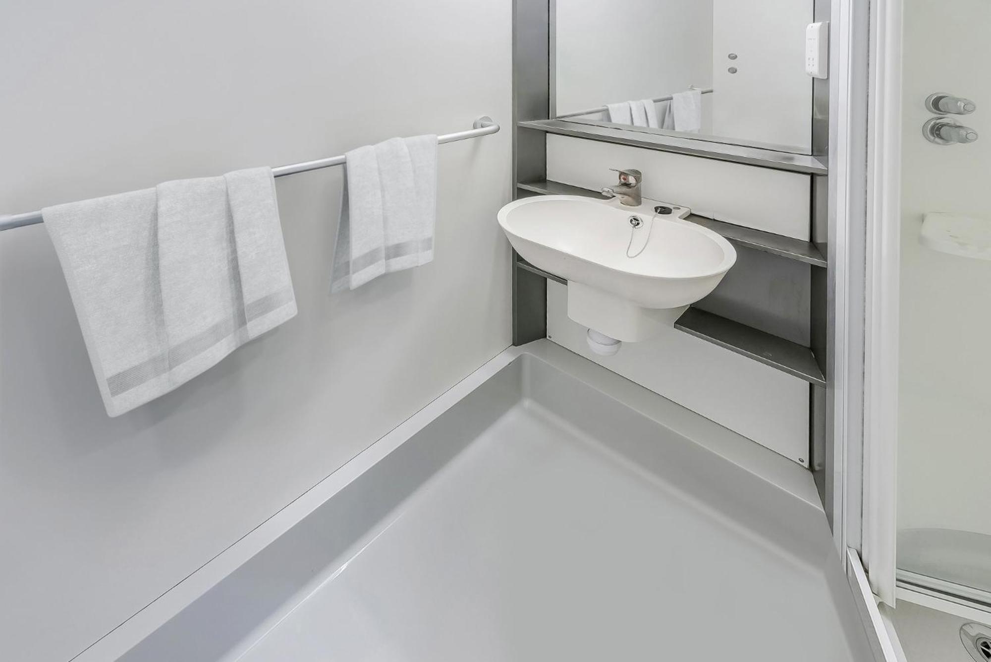Modern And Private Bedrooms With Shared Kitchen At Chapter Islington In For Students Only Apartment *