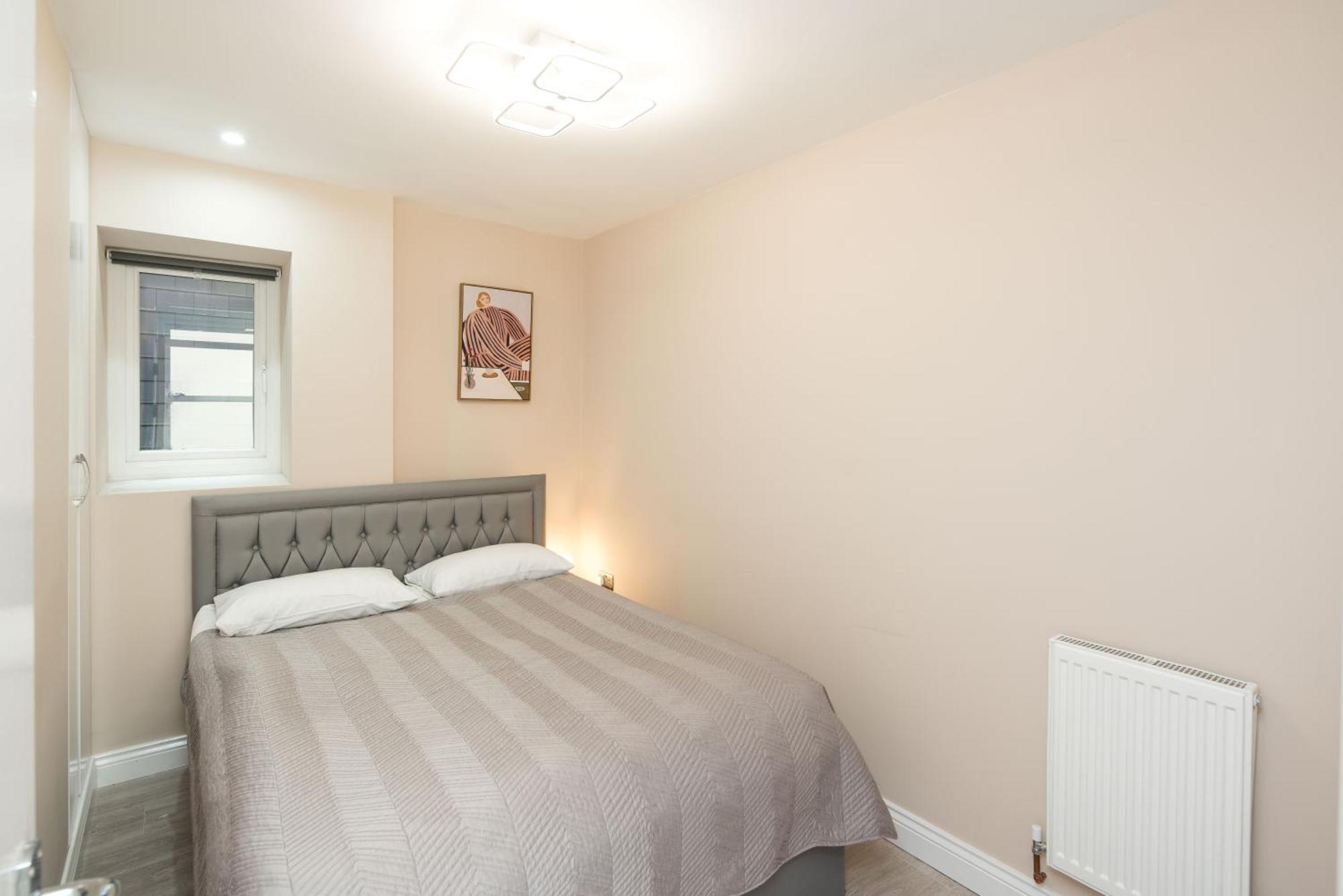 Apartment Tranquil Trio Bedrooms London