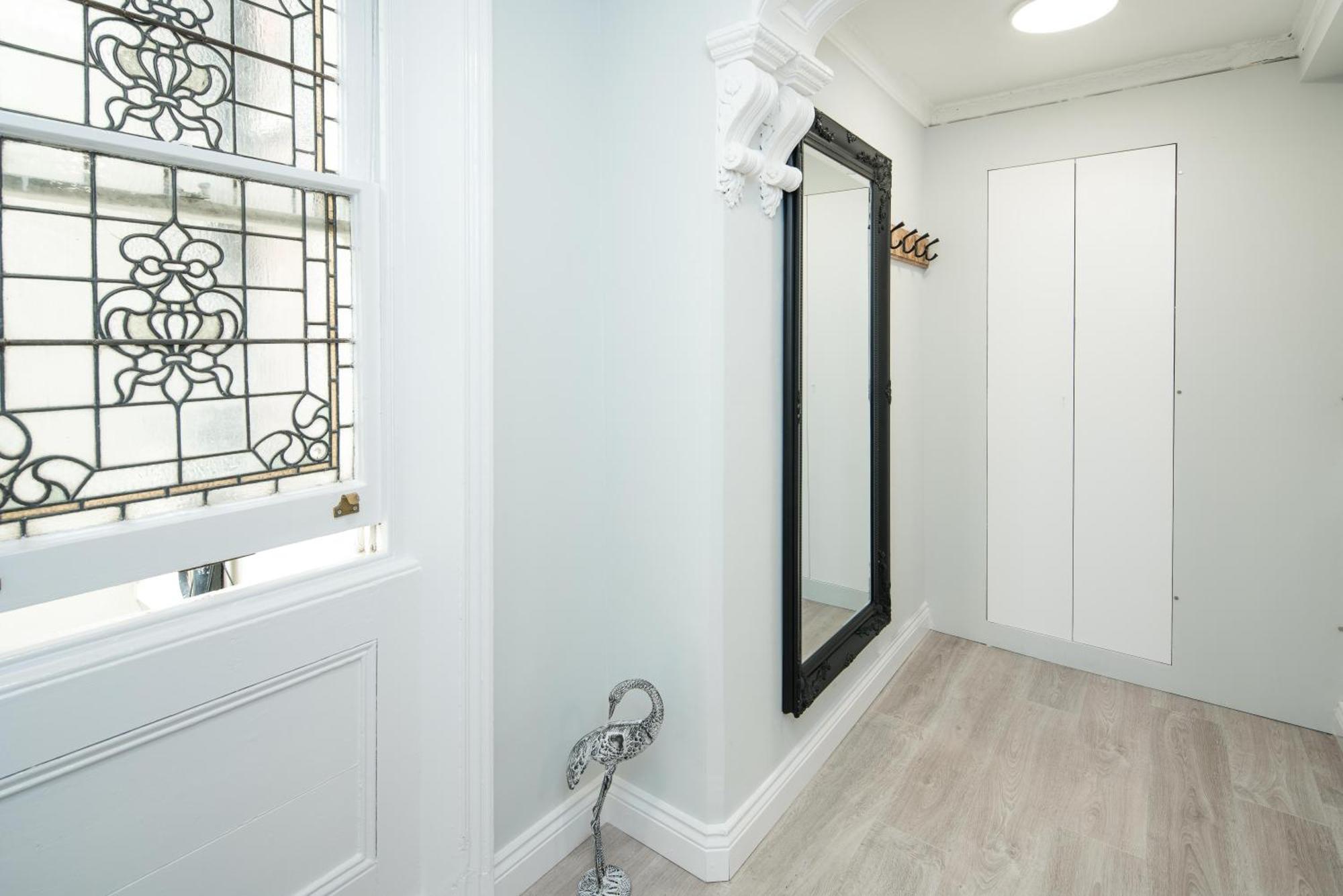 Tranquil Trio Bedrooms Apartment London