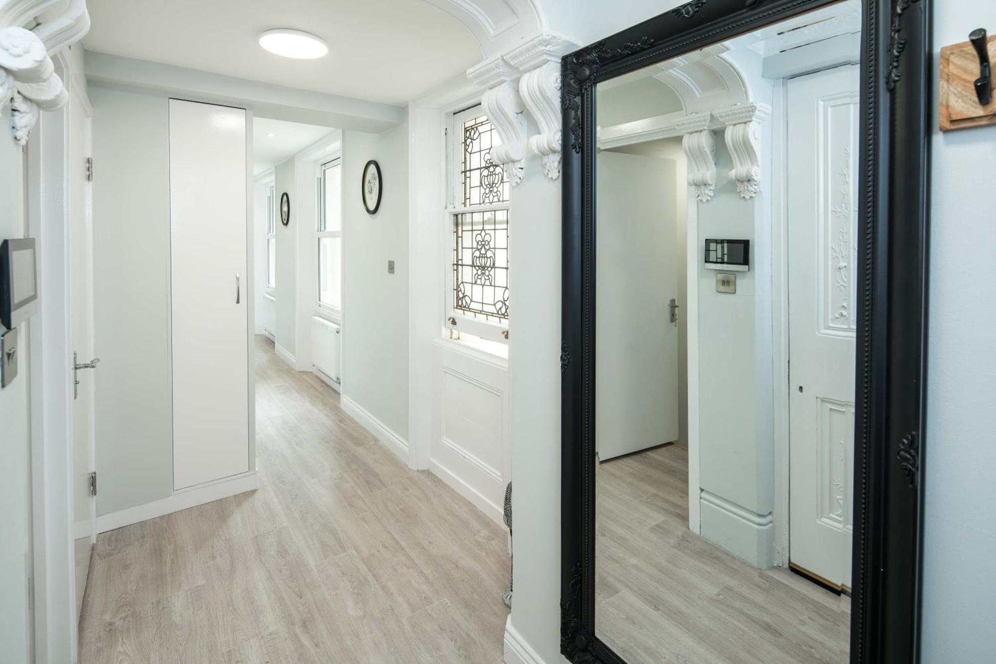 Tranquil Trio Bedrooms Apartment *