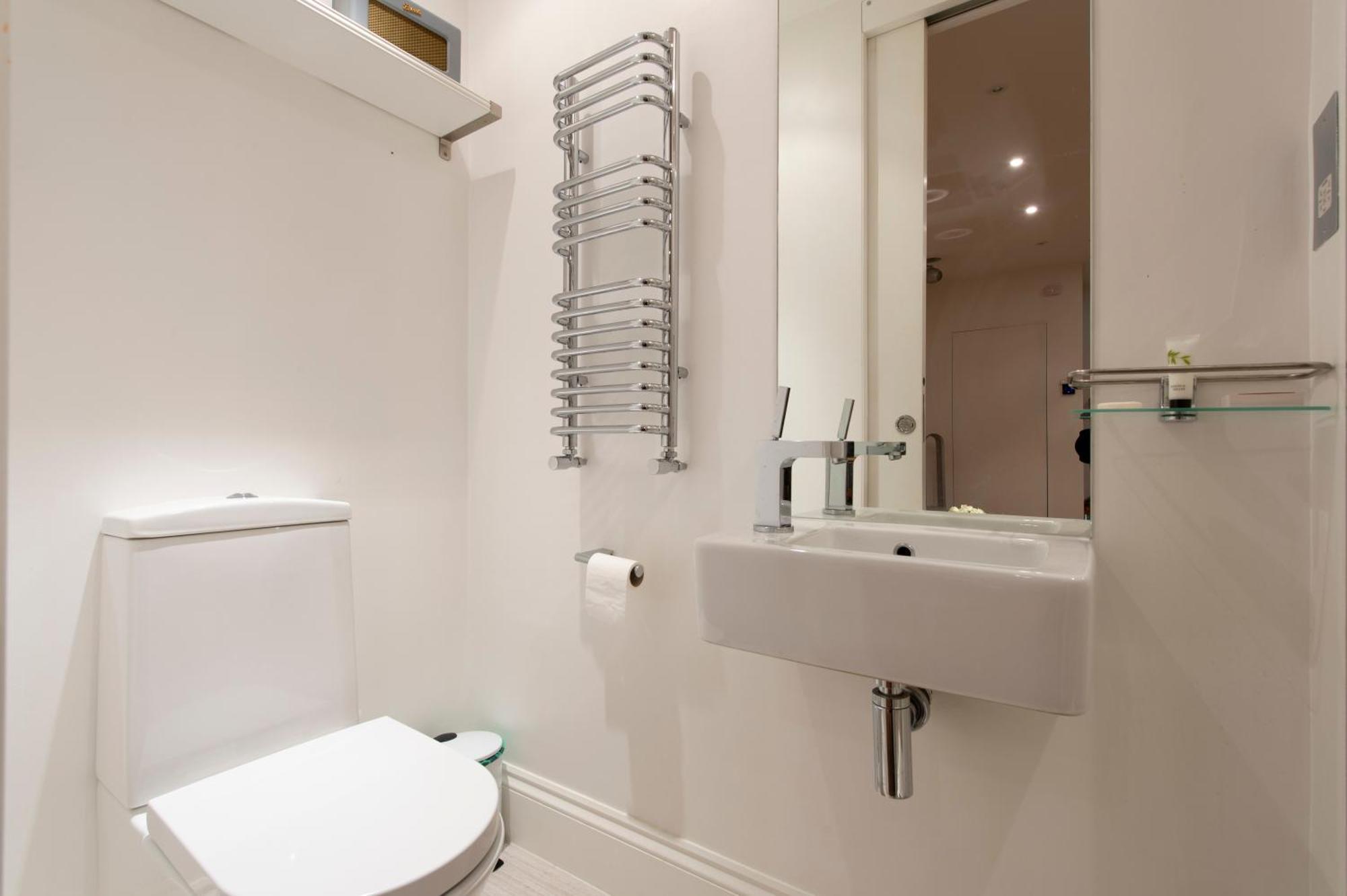 Soho Harmony Haven: Chic 2-bed, 2-bath Urban Retreat * London