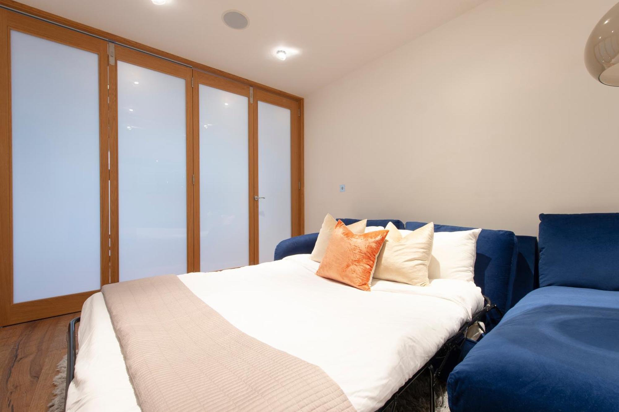 Apartment Soho Harmony Haven: Chic 2-bed, 2-bath Urban Retreat