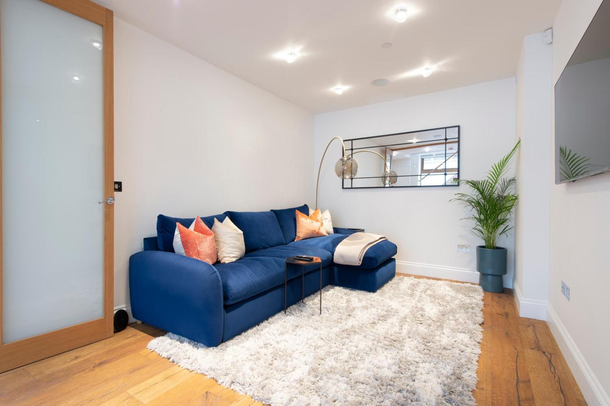 Apartment Soho Harmony Haven: Chic 2-bed, 2-bath Urban Retreat London