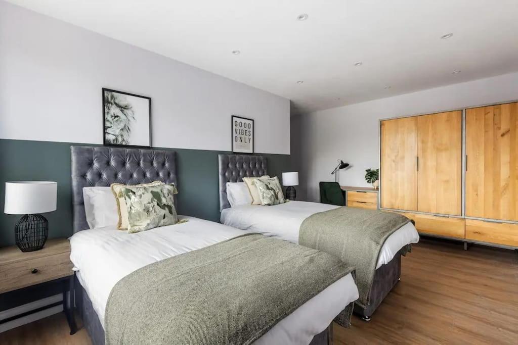 Chic Getaway 10 Mins To Wembley * London