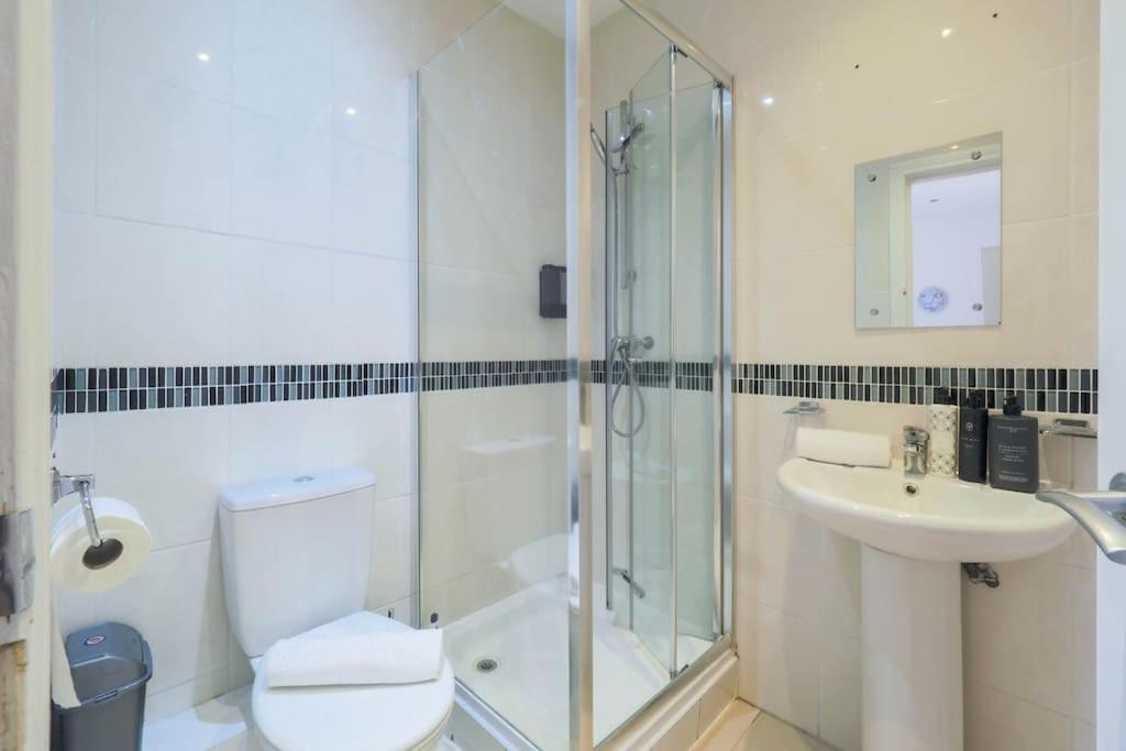 Apartment S2 Full With Own Kitchen In Centre Of Kilburn