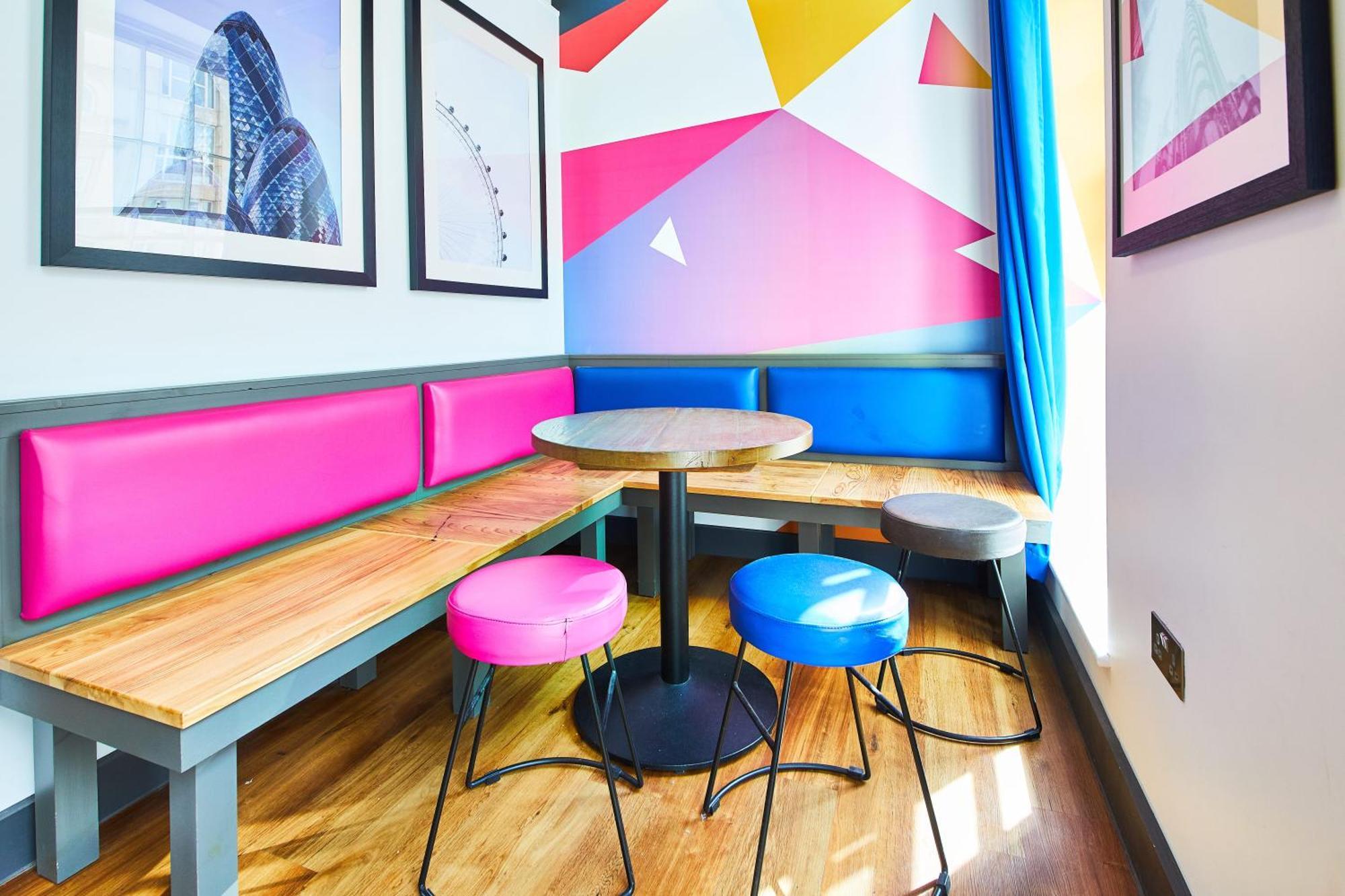 St Christopher's Bridge - The Village Hostel Londen