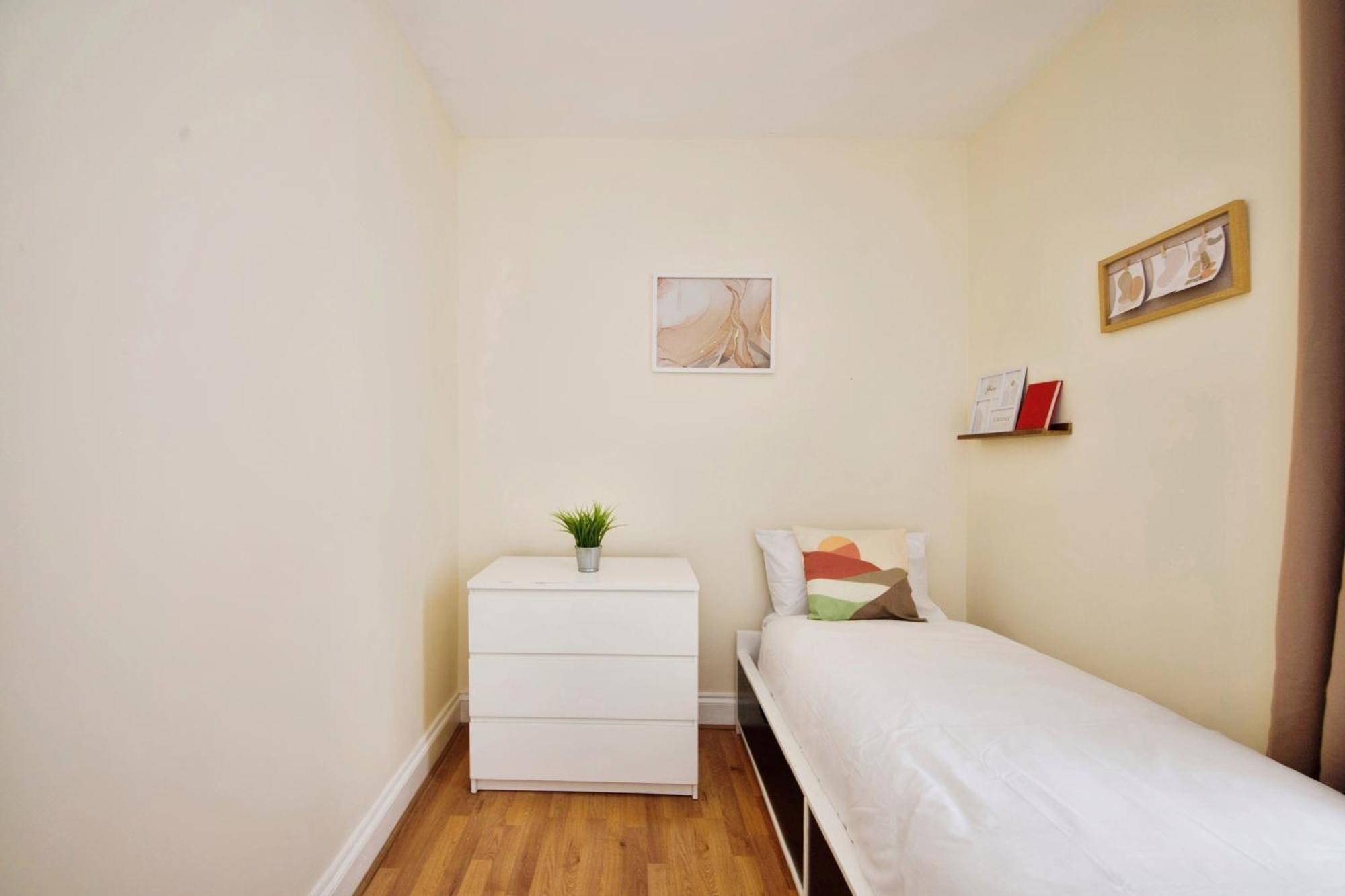 The Garden House Near Tottenham Stadium Alexandra Palace Finsbury P London