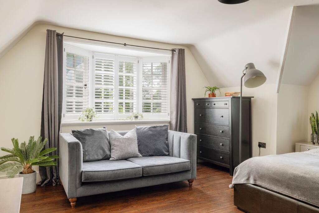 Parea Living - Spacious North House With Big Garden London