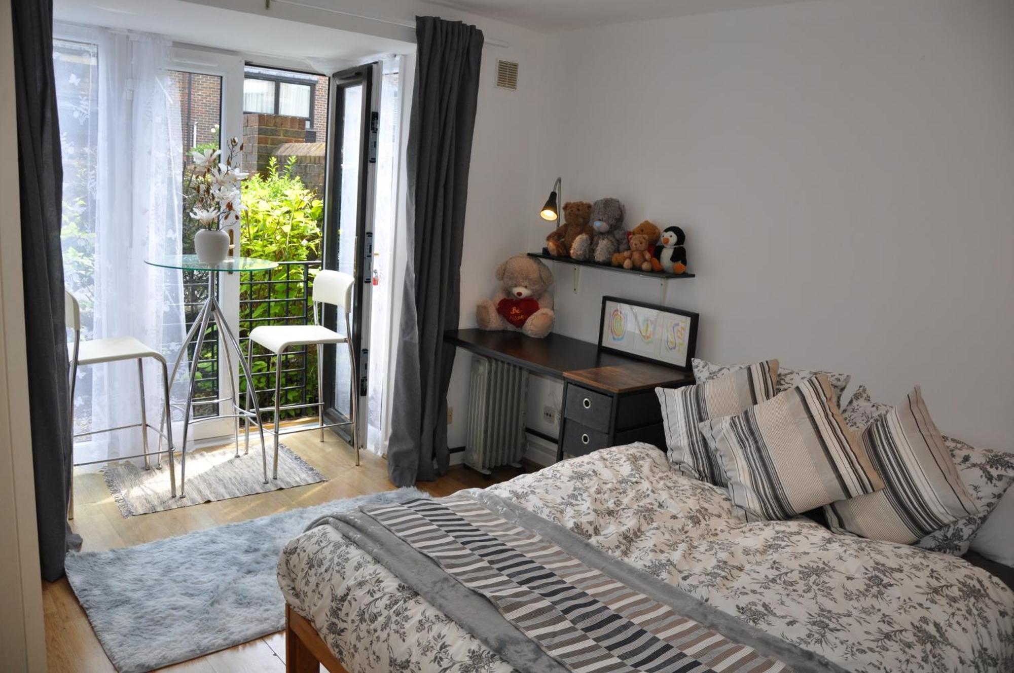 Modern Ground Floor In Canary Wharf, Free Parking Londres