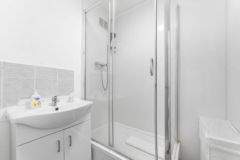Apartamento Modern Living In Stylish 3-bed Flat Londres