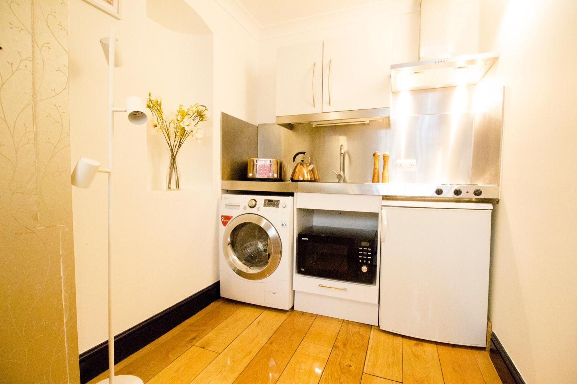 Thames Residences Hyde Park Apartment *