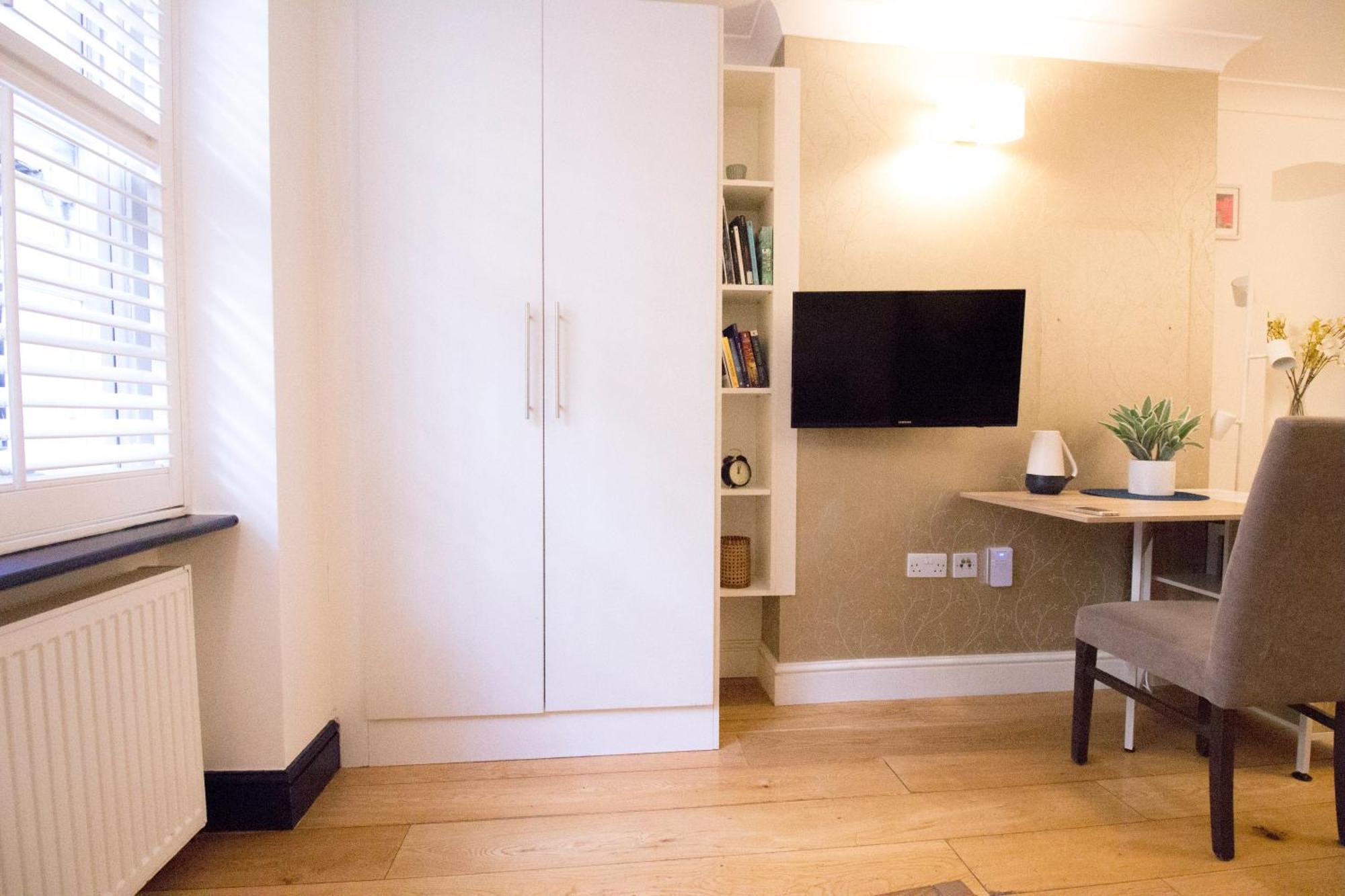 Thames Residences Hyde Park * London