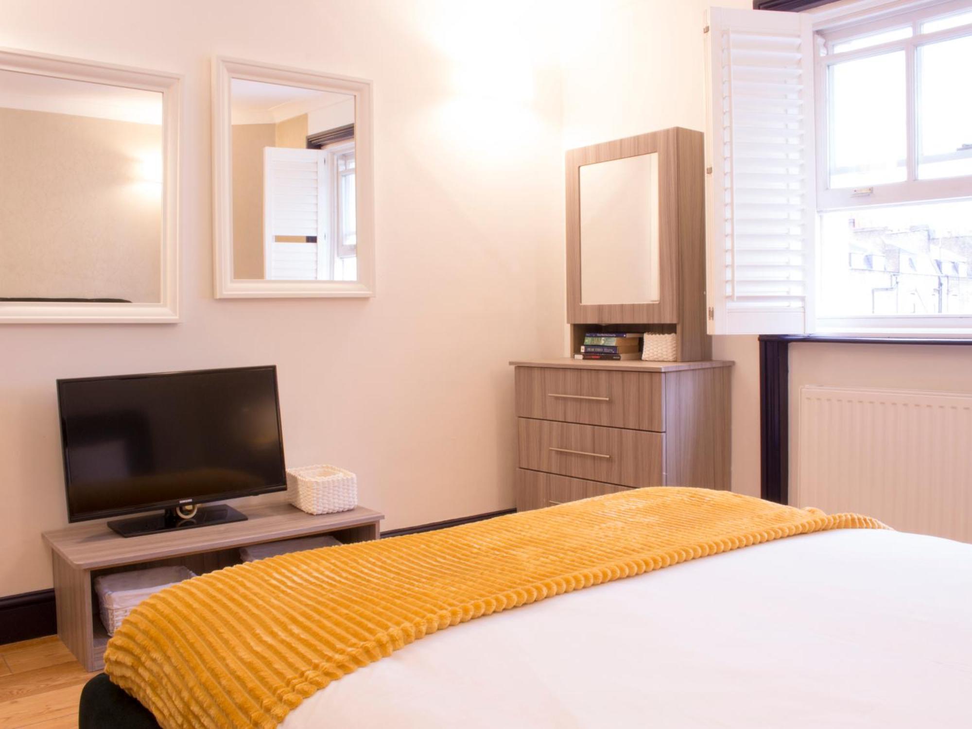 Thames Residences Hyde Park * London
