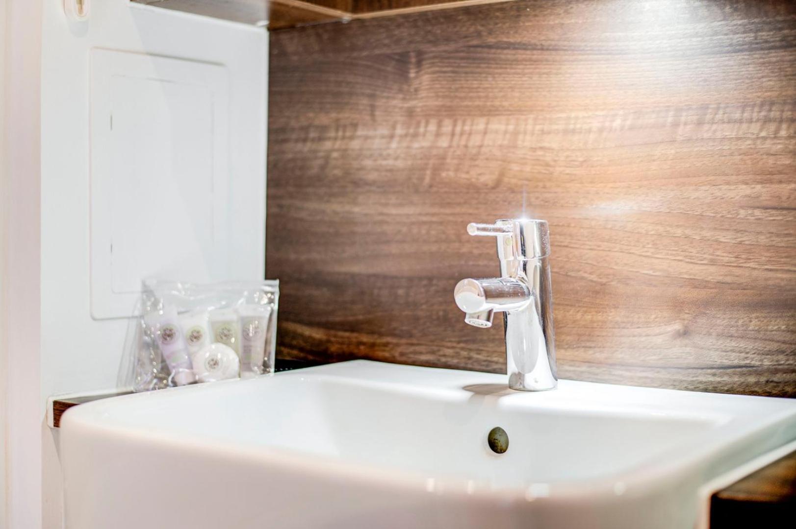 Guestready - Modern Charm Near Centre Leilighet London