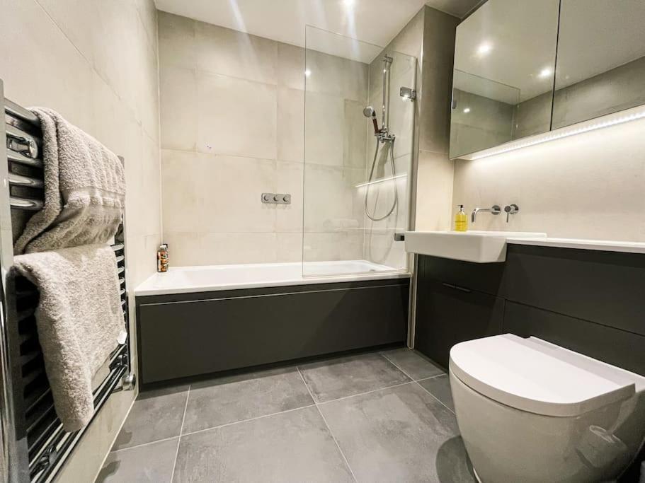 Modern New 2 Bedroom Flat London