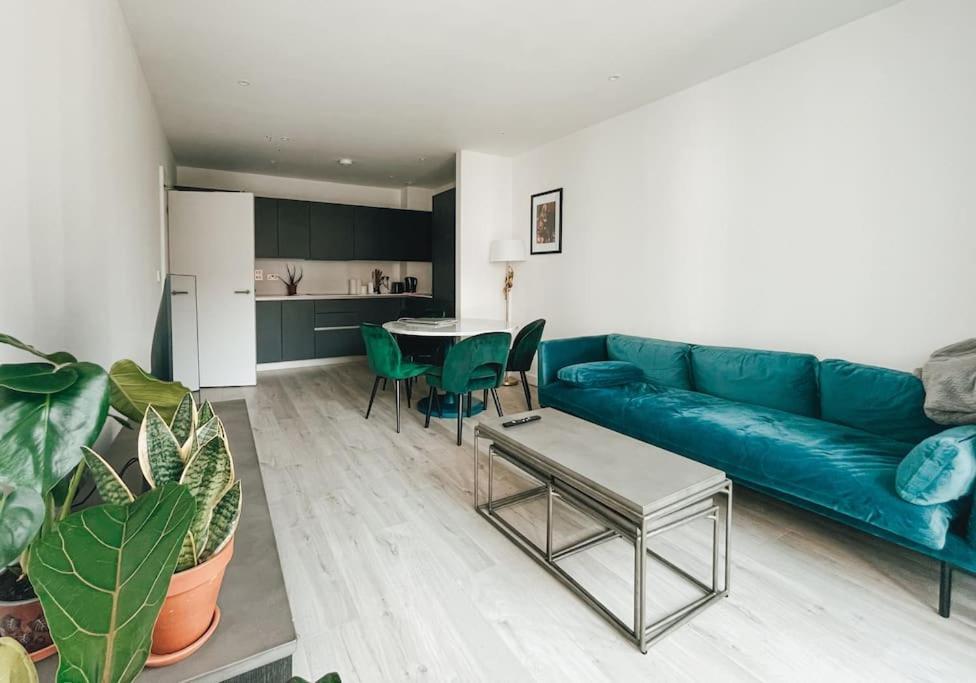 Apartment Modern New 2 Bedroom Flat London