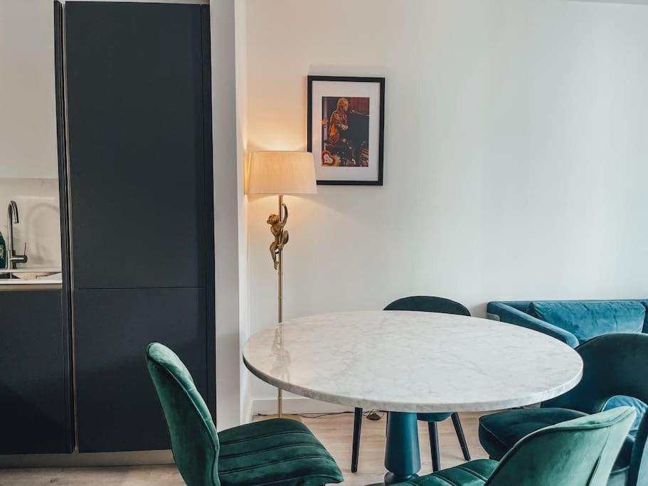 Modern New 2 Bedroom Flat London