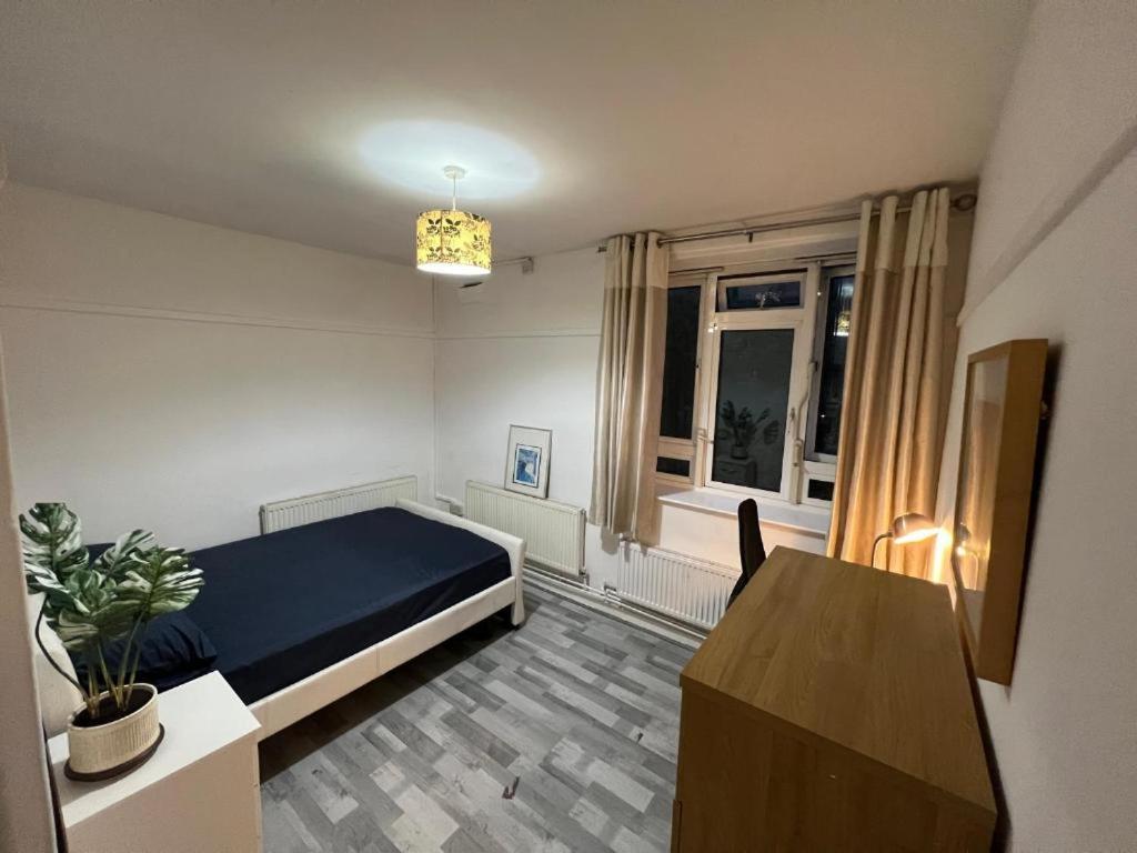Gjestgiverier Aldgate East R2 London