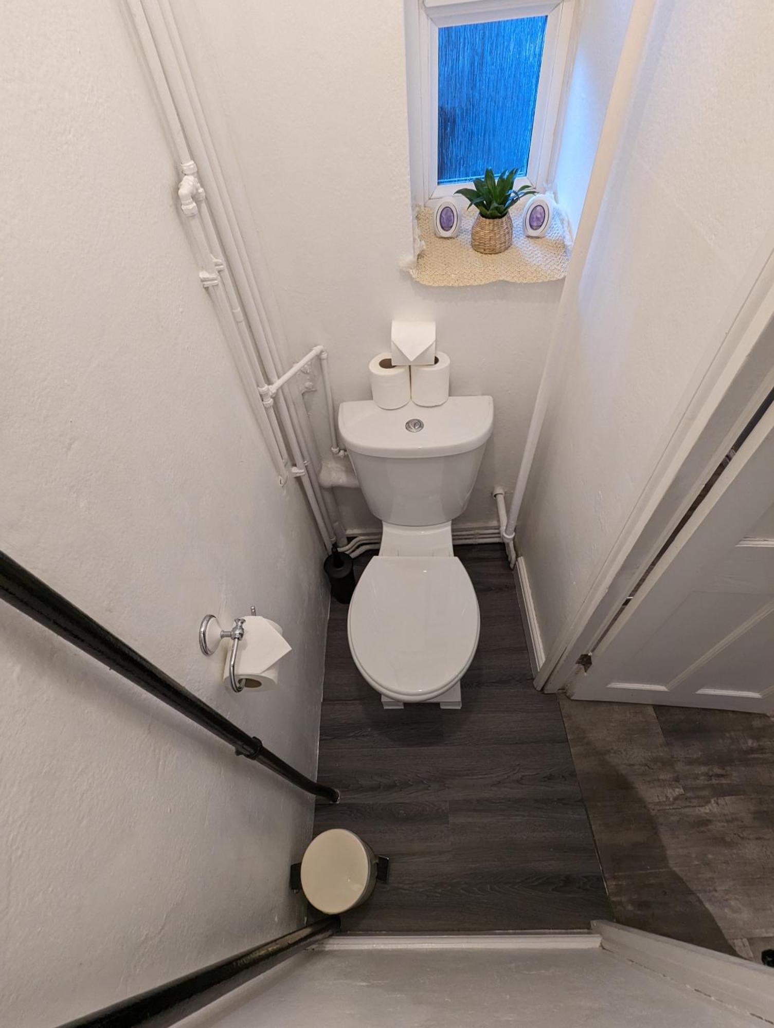 Single Close To Battersea Homestay *