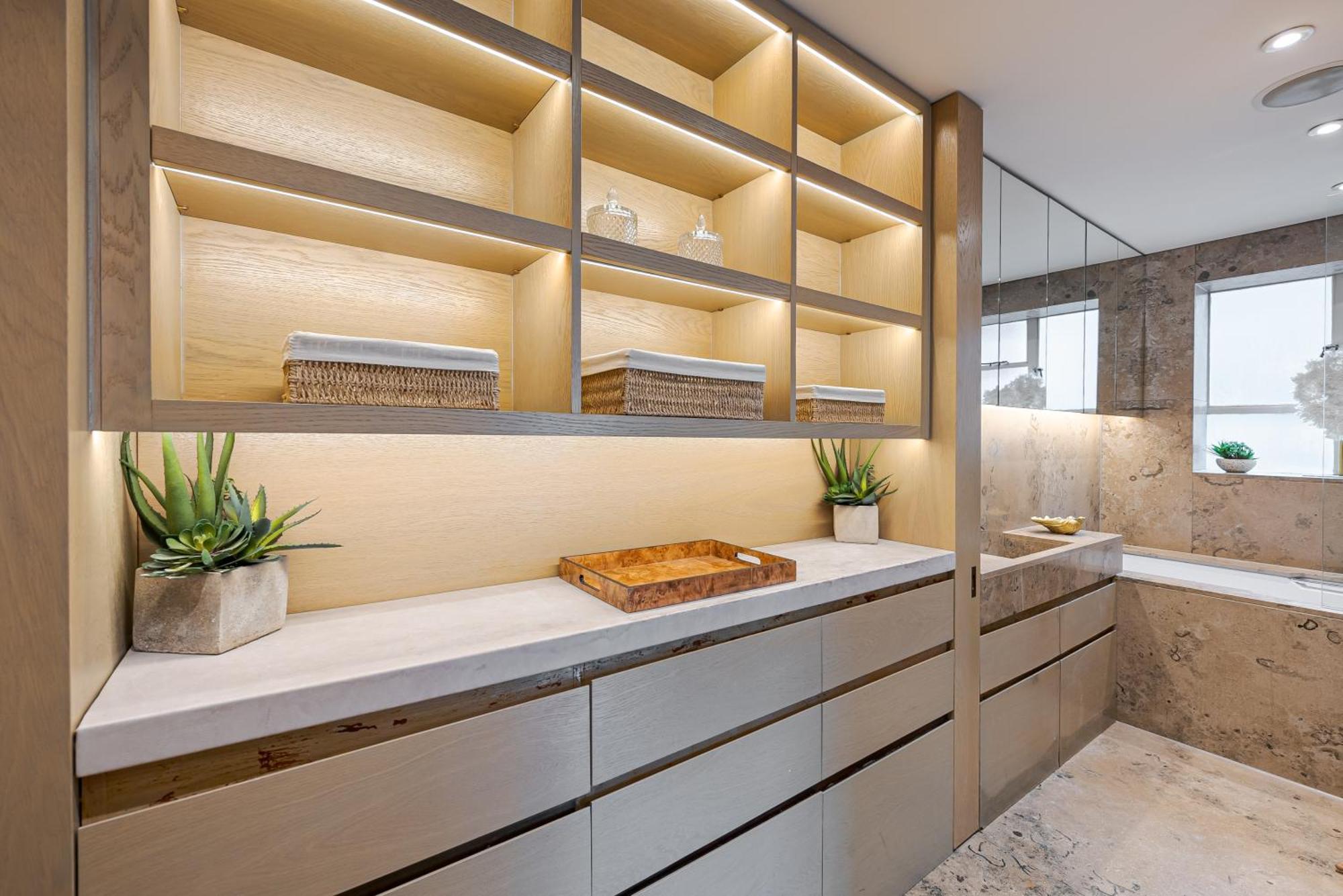 Apartment 2br With Private Balcony Overlooking Harrods London
