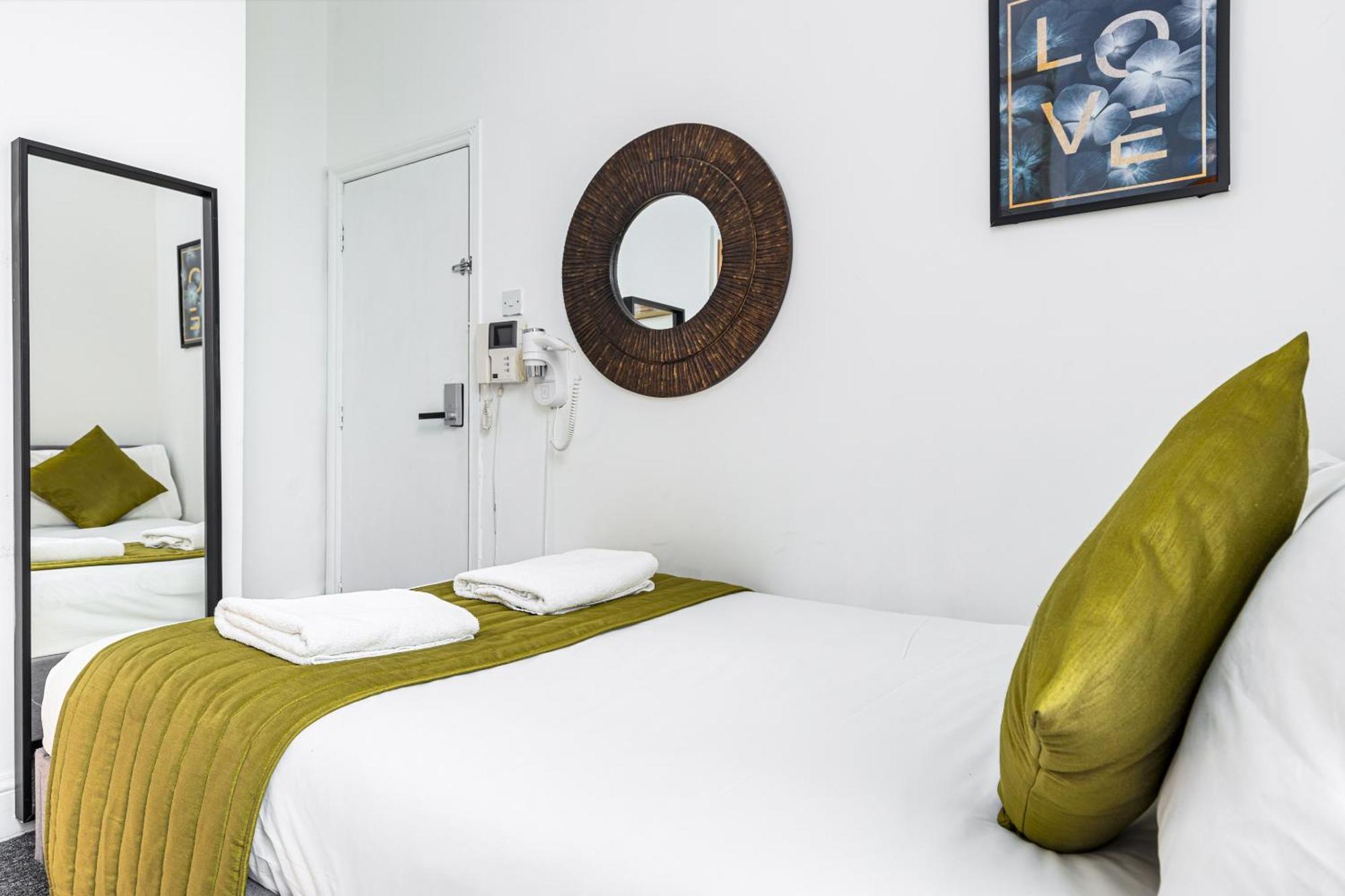 Ryam Bed & Breakfast 2*