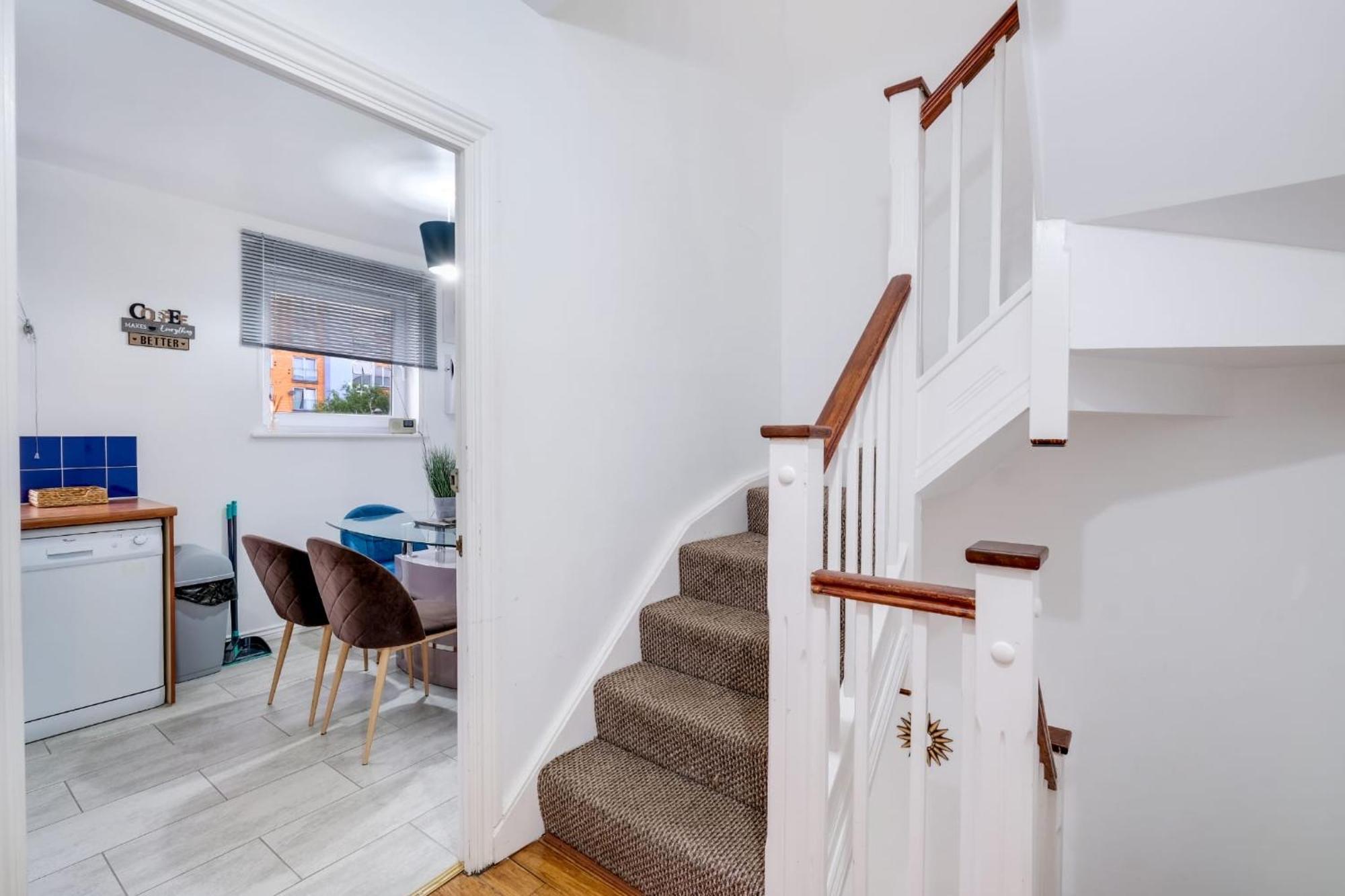 Mannys - & Cozy 4bed Diamond Apartment *