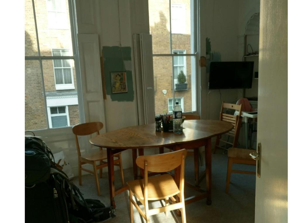Flat. Georgian Terrace. Bright. *