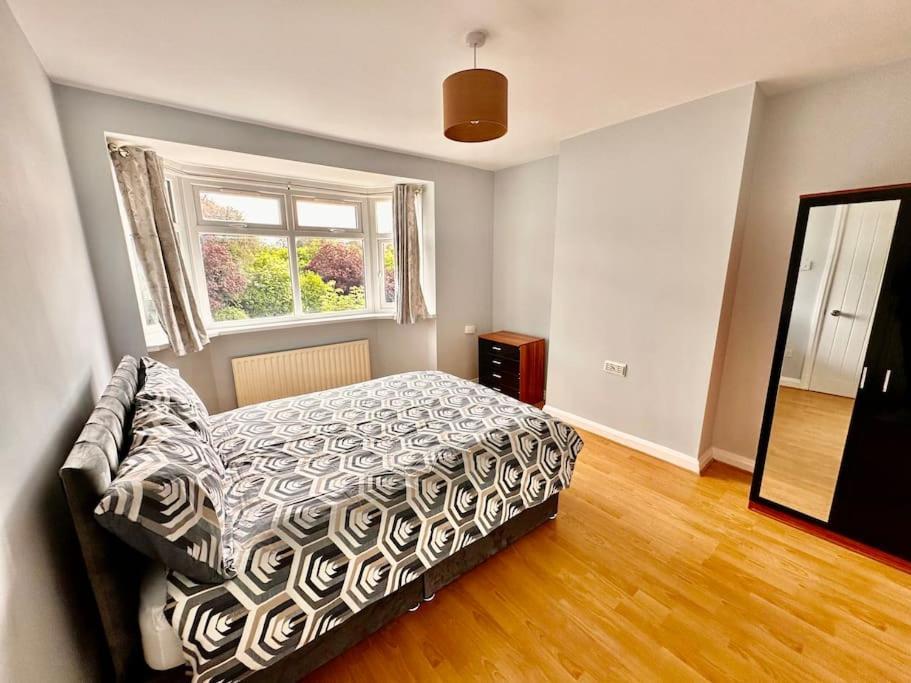 5 Bed In Se12 * Londen