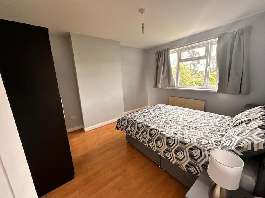Appartement 5 Bed In Se12 Londen