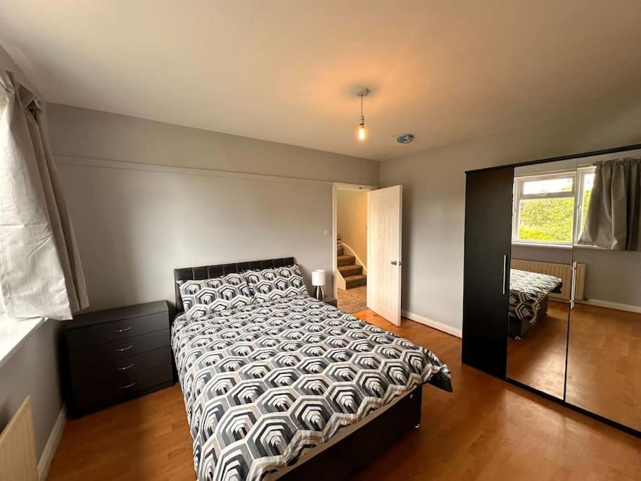 Appartement 5 Bed In Se12 Londen