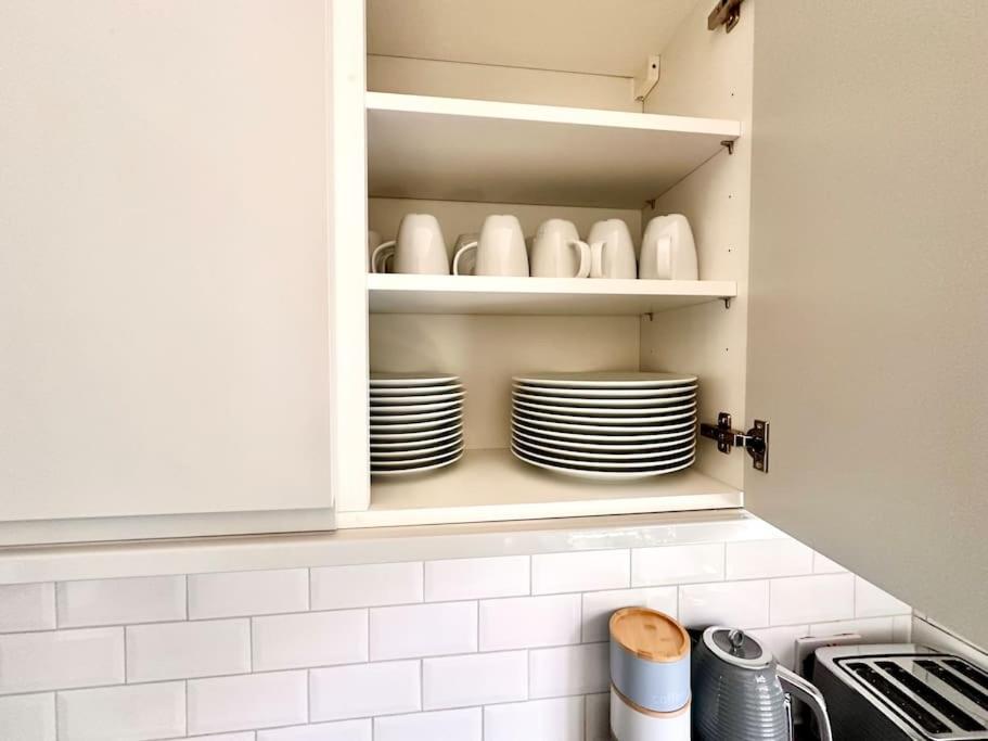 5 Bed In Se12 * Londen