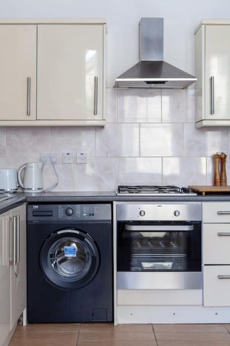 Incredible Location In Central - 2bed *