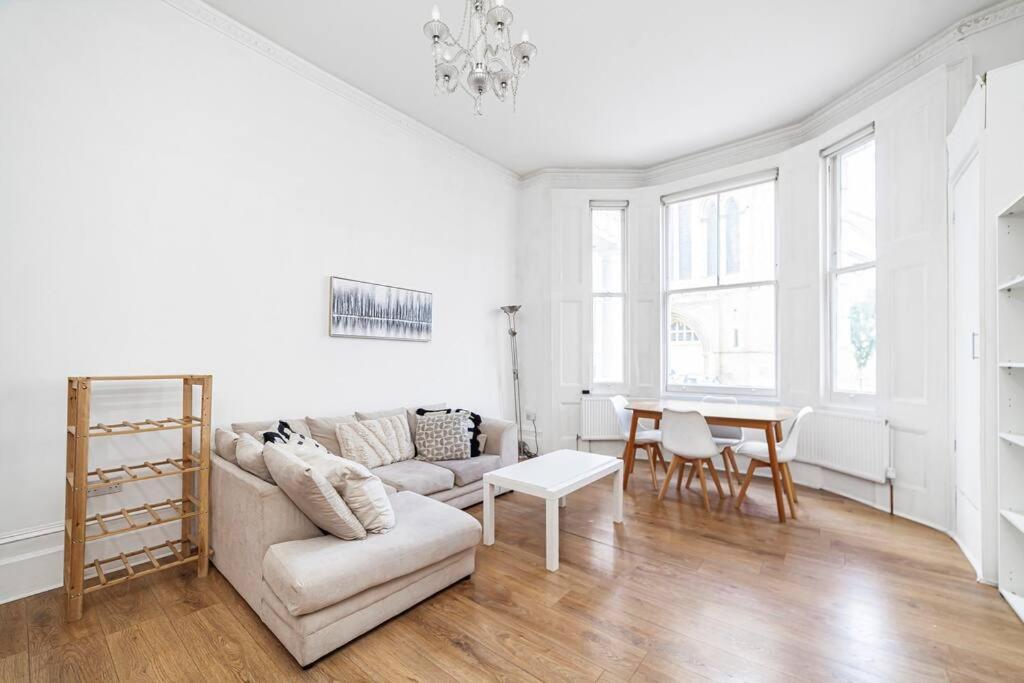 Incredible Location In Central - 2bed Apartment *