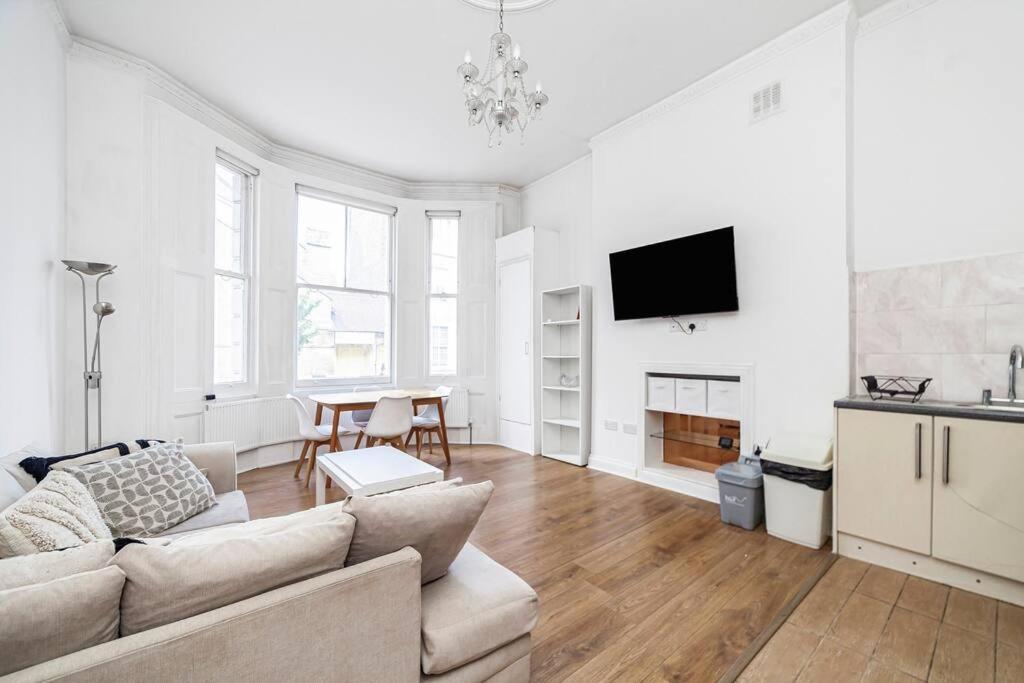 Incredible Location In Central - 2bed Apartment