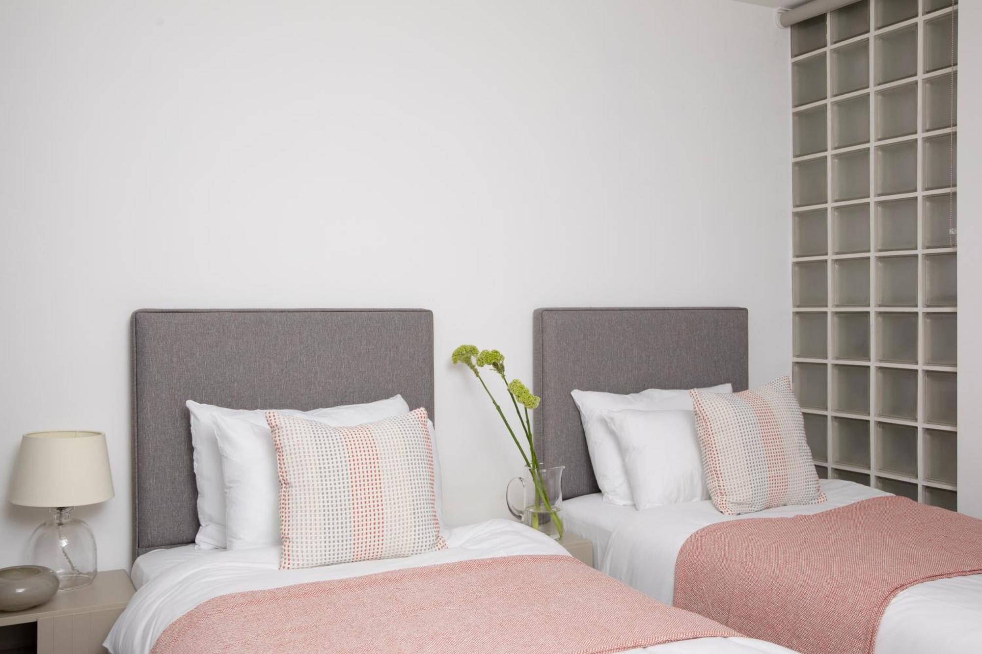 Apartment Bob W Tower Hill Residences London