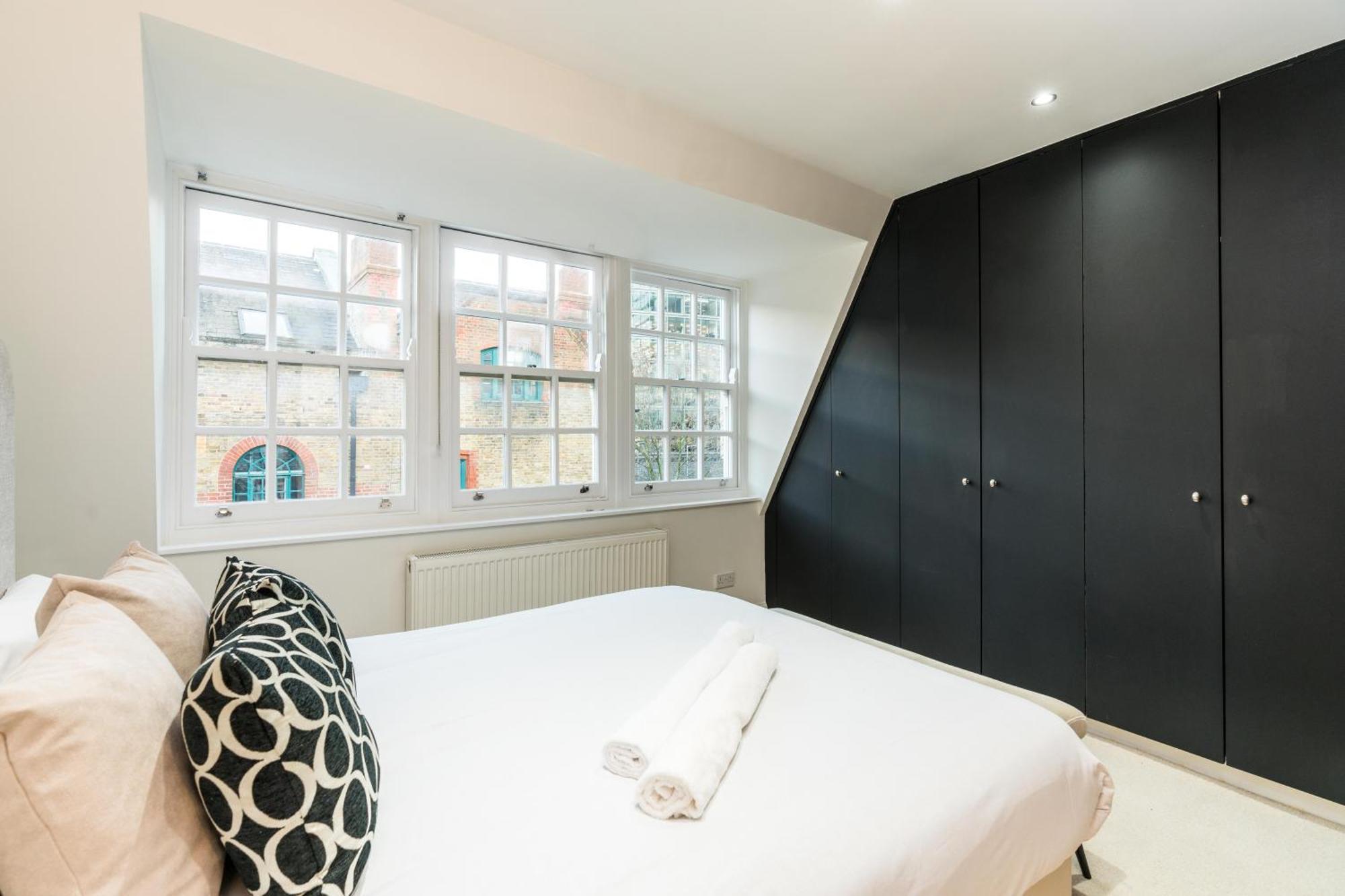 Buckinghampalace-belgravia-saintsjames-trafalgar Square-victoria London