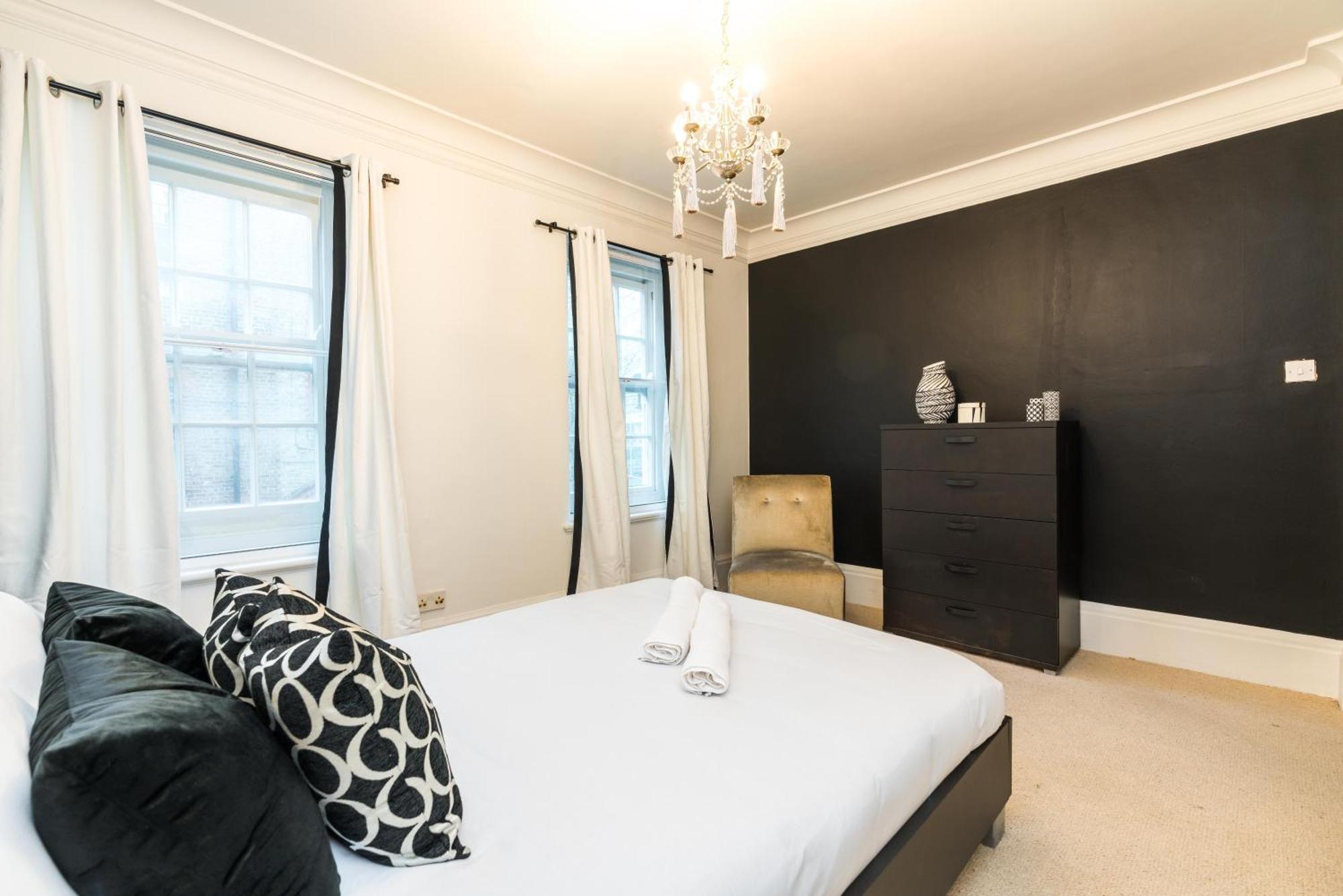 Buckinghampalace-belgravia-saintsjames-trafalgar Square-victoria
