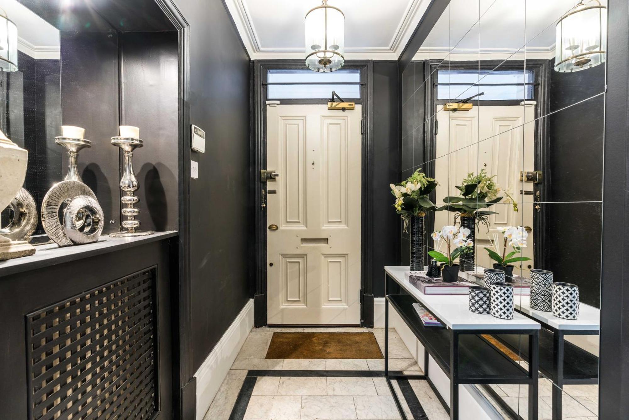 Buckinghampalace-belgravia-saintsjames-trafalgar Square-victoria London
