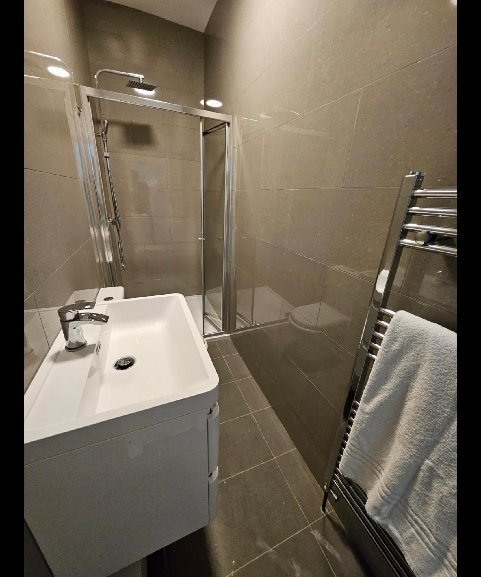 Mia Residence, Waterloo 4bed Apa Apartment *