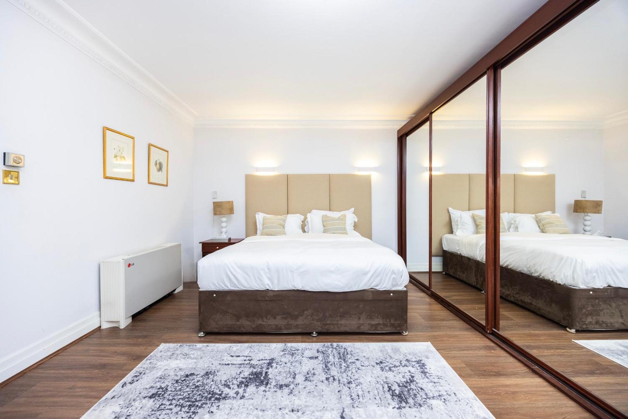 Carlton Court - Mayfair Apartahotel 5*